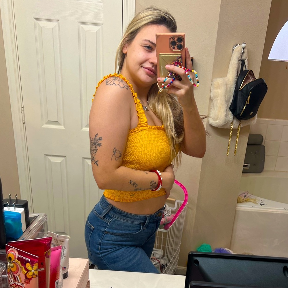 discontinued Guess tank top 💛